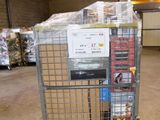un chariot contenant de nombreux cartons dans un entrepôt