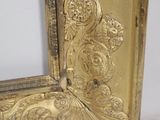 a picture of a gold picture frame on the wall
