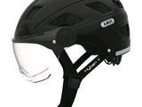 une image représentant un casque et des lunettes de protection sur fond blanc