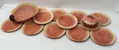 beaucoup de champignons posés sur une table