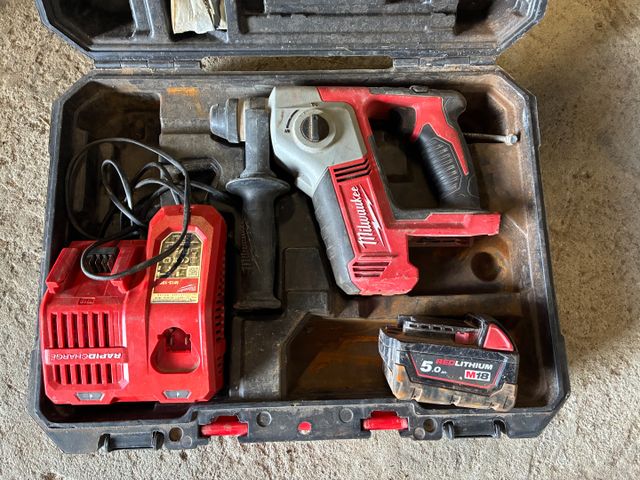 MILWAUKEE – Perforateur sur batterie M18PH de 2021 avec batterie ...