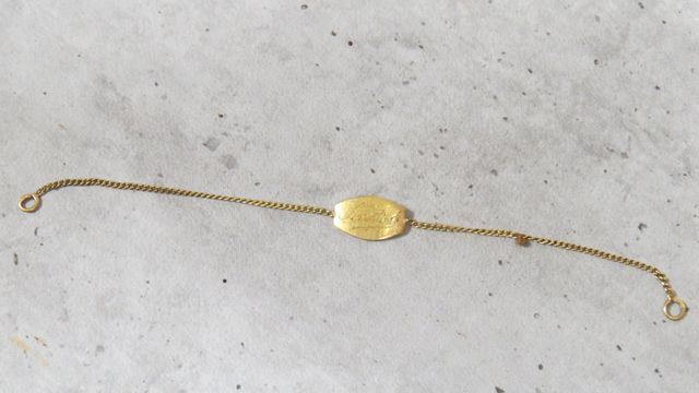 Bracelet de naissance en or 750‰. En règle. Poids brut : 0,78gr