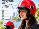 une femme portant un casque rouge et une veste noire
