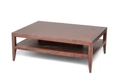 une photo d'une table basse en bois surmontée d'une étagère