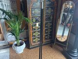 a plant that is sitting on a stand in a room