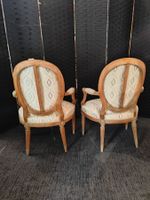 Paire de fauteuils en cabriolet à dossiers médaillons en boi… (photo 5)