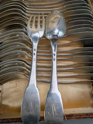 Suite de onze couverts de table en argent