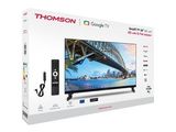 La télévision est dans la boîte, avec la télécommande posée dessus.