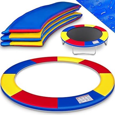 un trampoline et un ensemble de jouets aquatiques sur fond blanc