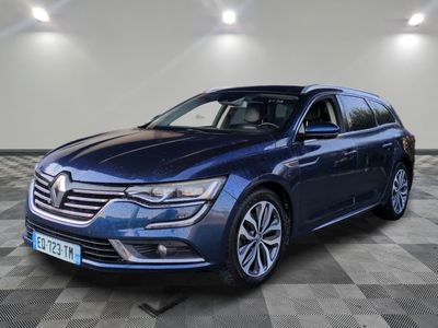 une Volkswagen Passat bleu break break break break break break break break break break break break break break break break break break break break break break break break break break break break break break break break break break break break break break break break
