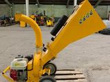 an image of a small wood chipper on a pallet in a warehouse