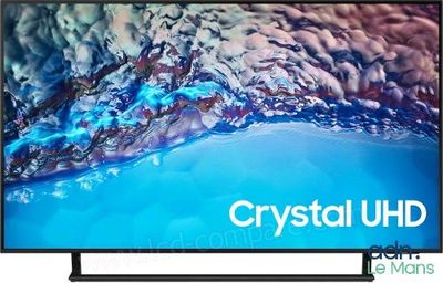 un téléviseur portant le logo « Crystal UHD »