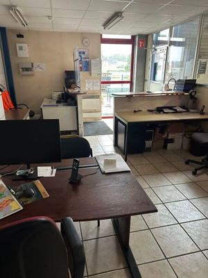 1 bureau mélaminé beige