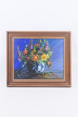 une peinture de fleurs dans un vase sur une table