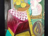 un tableau représentant une femme assise à une table sur laquelle se trouve un bol de fruits
