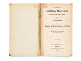 un vieux livre avec un titre en noir et blanc