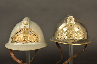 deux casques empilés l'un sur l'autre