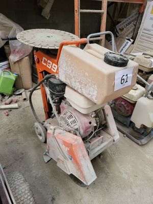 a small machine that is sitting in a garage
