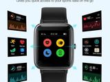 une image d'une montre connectée dont l'écran présente différentes options de couleur