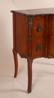 Commode sauteuse à ressaut central, en bois de placage marqu… (photo 4)