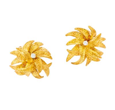 paire de boucles d'oreilles en forme de fleur, couleur or, ornées de perles