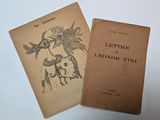 deux livres posés côte à côte sur une table