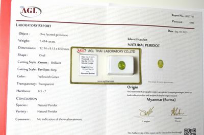 une image représentant un certificat sur lequel figure un losange vert