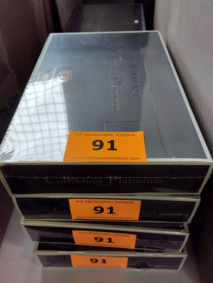 une pile de livres posée sur une table