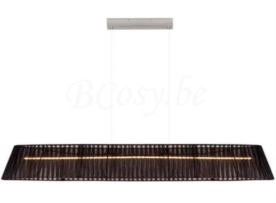 un grand luminaire rectangulaire doté d'une armature métallique et de lamelles de bois