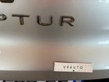 a sticker on the back of a car that says stuur