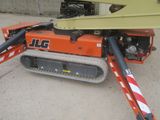a machine that is sitting on the concrete floor