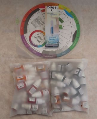 Lot comprenant un appareil SKIN TONE SENSOR, une COLOR WHEEL…