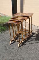 Suite de quatre tables gigognes en bois peint à décor polych… (photo 4)