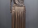 une image d'une robe sur un mannequin mannequin mannequin mannequin mannequin mannequin mannequin mannequin mann