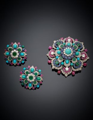 un ensemble de trois broches en émail turquoise, rose et blanc