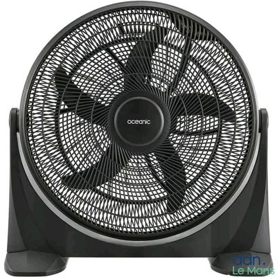 un ventilateur noir posé sur un support, sur fond blanc