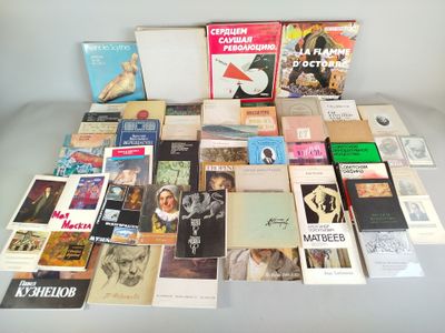 beaucoup de livres sur la table ensemble sur la table