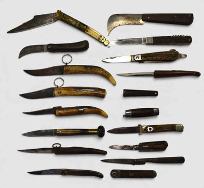 many different types of knives on display on a table