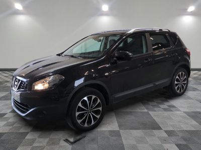 2017 nissan qxv in a showroom with a checkered floor