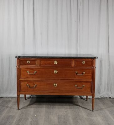 commode ancienne avec dessus en marbre et poignées en laiton