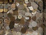 beaucoup de pièces dans une boîte sur laquelle est inscrit un numéro