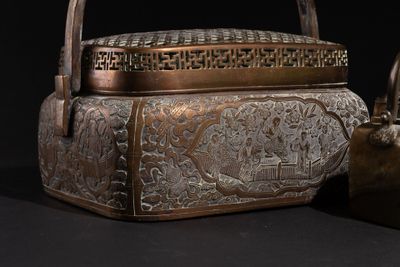 Chaufferette en cuivre, le couvercle à décor canné, le pourtour à déco - Photo 1