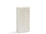 un objet blanc posé sur une surface blanche