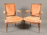 paire de fauteuils de style louis xvi