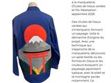 le dos d'une veste bleue sur laquelle est représentée une montagne
