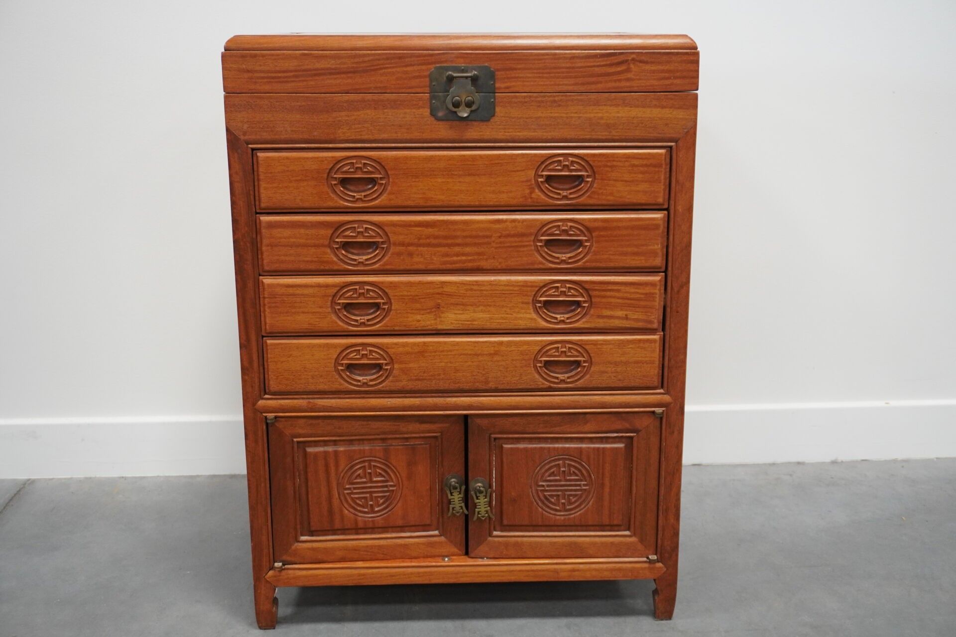 Objets d'art & Curiosités