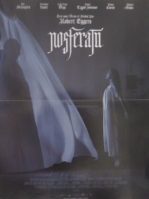 une image représentant une affiche de film sur laquelle figure une femme déguisée en fantôme