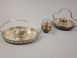 paire de plateaux plaqués argent avec poignées