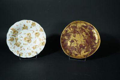 MEISSEN Assiette en porcelaine à décor floral.