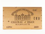 boîte en bois portant une étiquette du Château d'Issan Marcaux